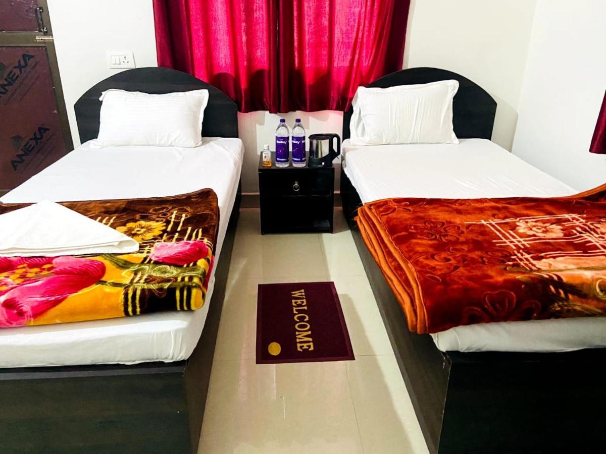 Gaurav Guest House Bodhgaya Bagian luar foto