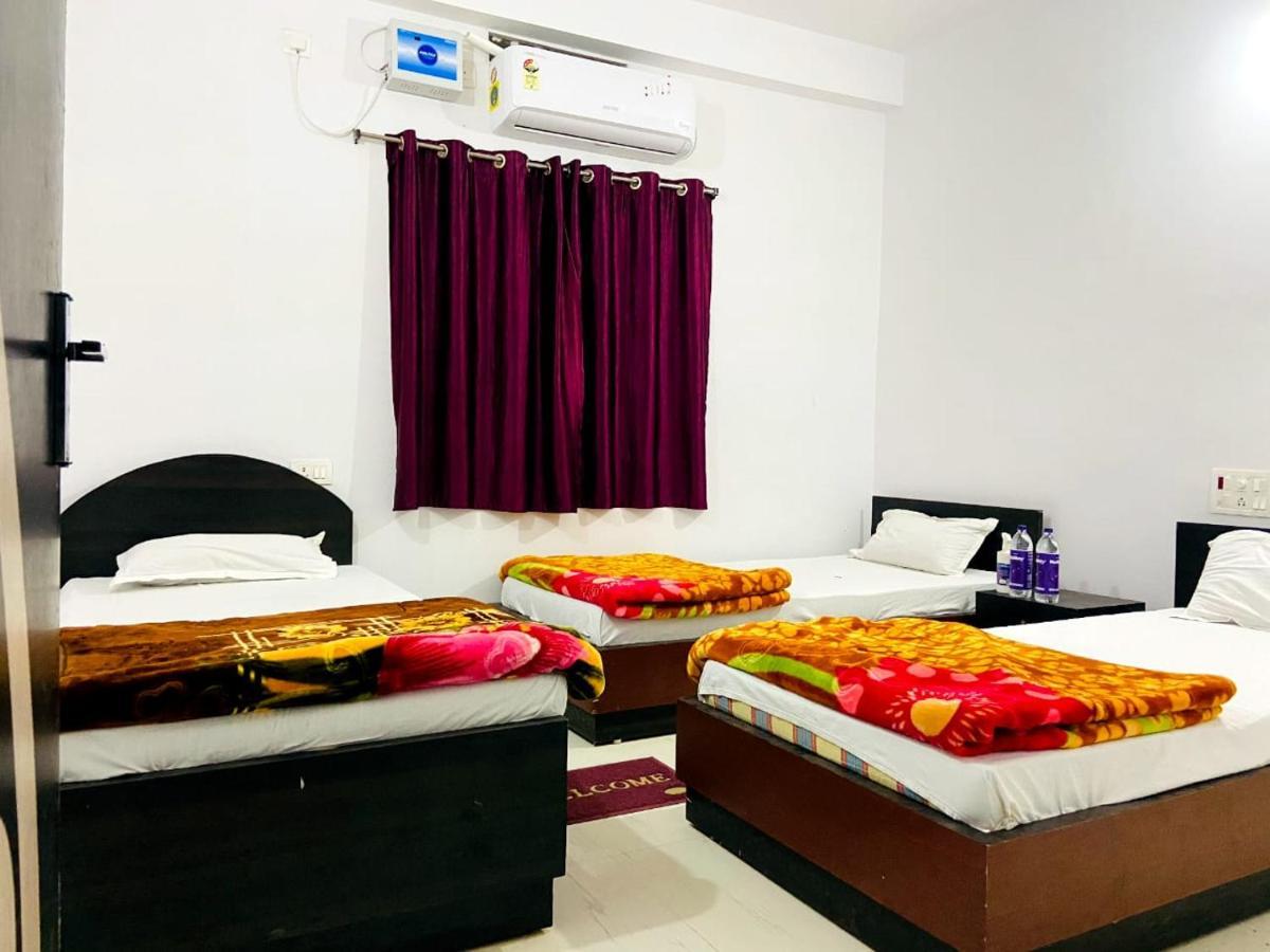 Gaurav Guest House Bodhgaya Bagian luar foto