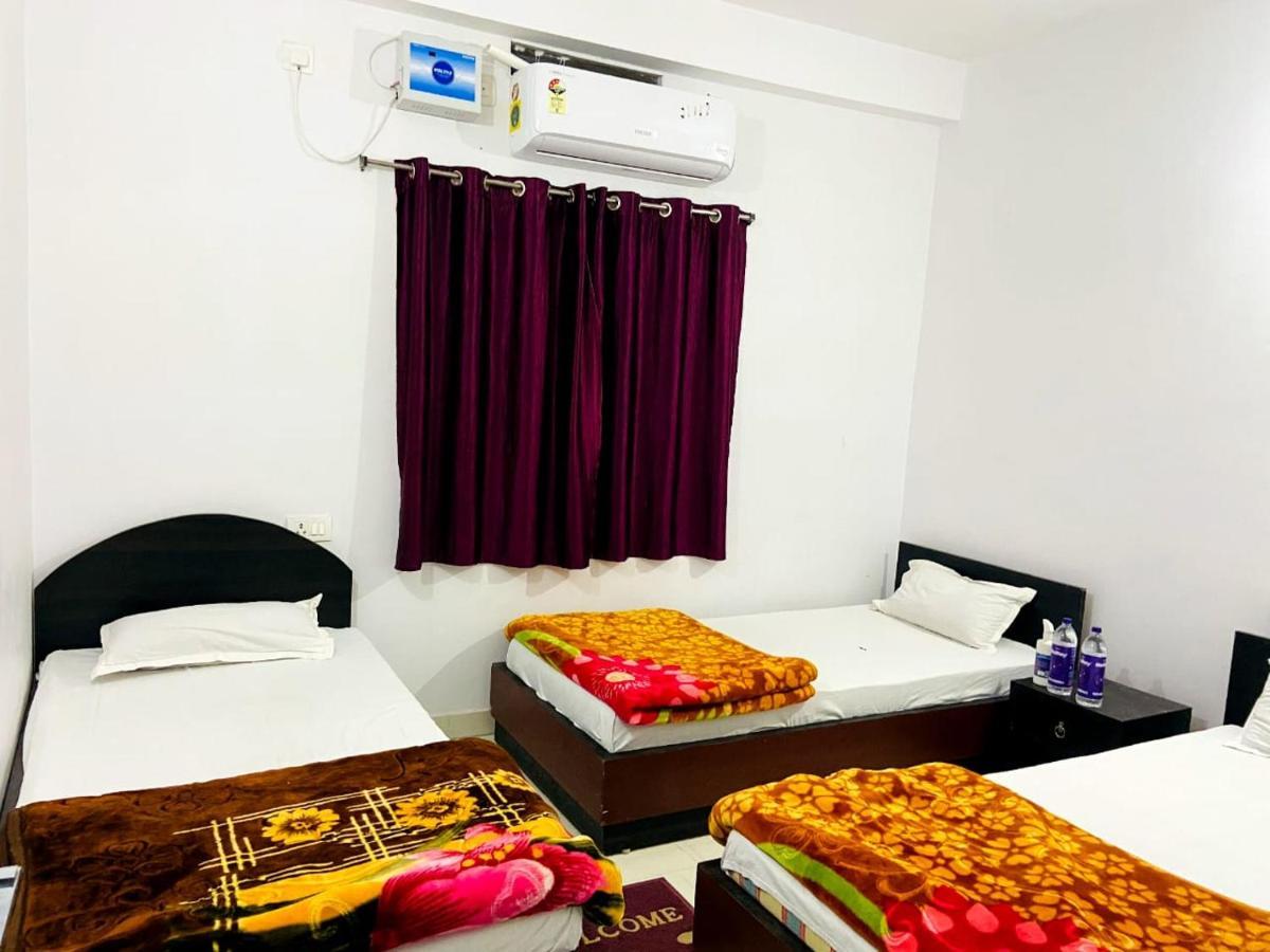 Gaurav Guest House Bodhgaya Bagian luar foto