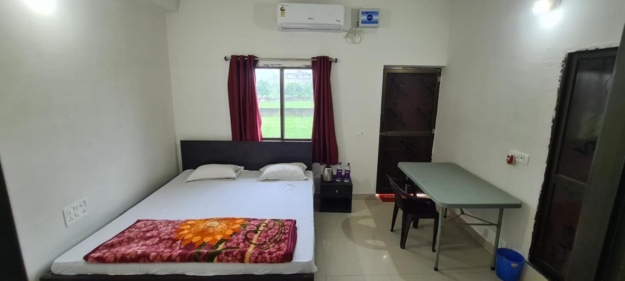 Gaurav Guest House Bodhgaya Bagian luar foto