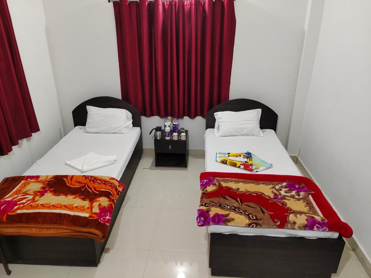 Gaurav Guest House Bodhgaya Bagian luar foto