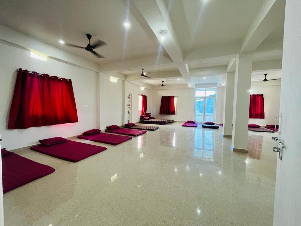 Gaurav Guest House Bodhgaya Bagian luar foto